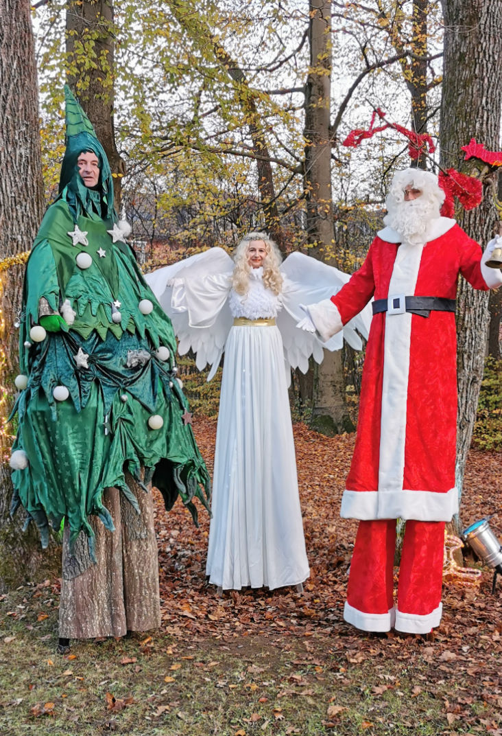 Weihnachtsstelzenfiguren