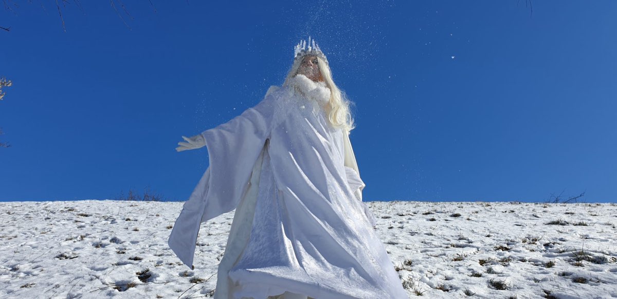 Eistrio – Zwei Eismänner auf ihren Kamelchen und ihre Eiskönigin