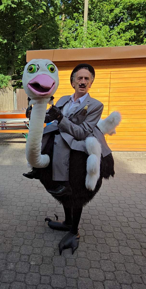 Straußendame Elisabeth