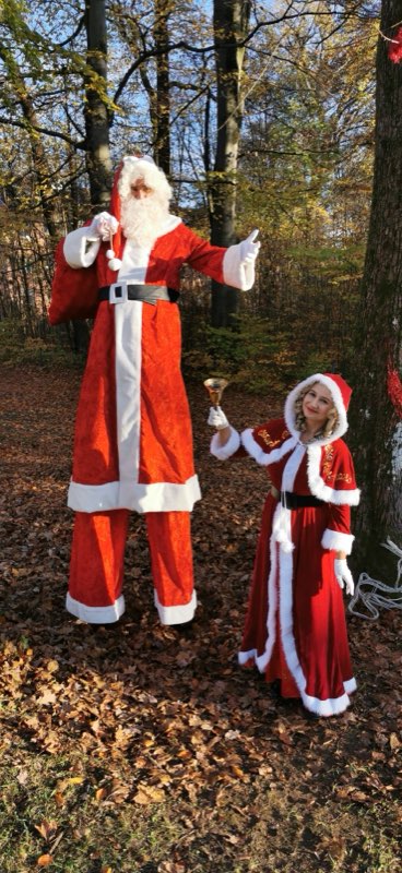 Weihnachtsstelzenfiguren