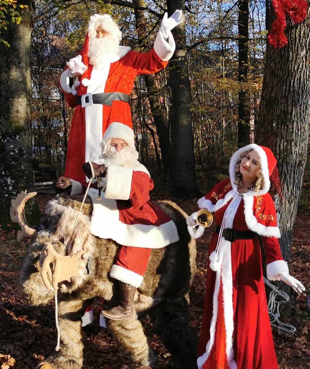 Weihnachtsstelzenfiguren