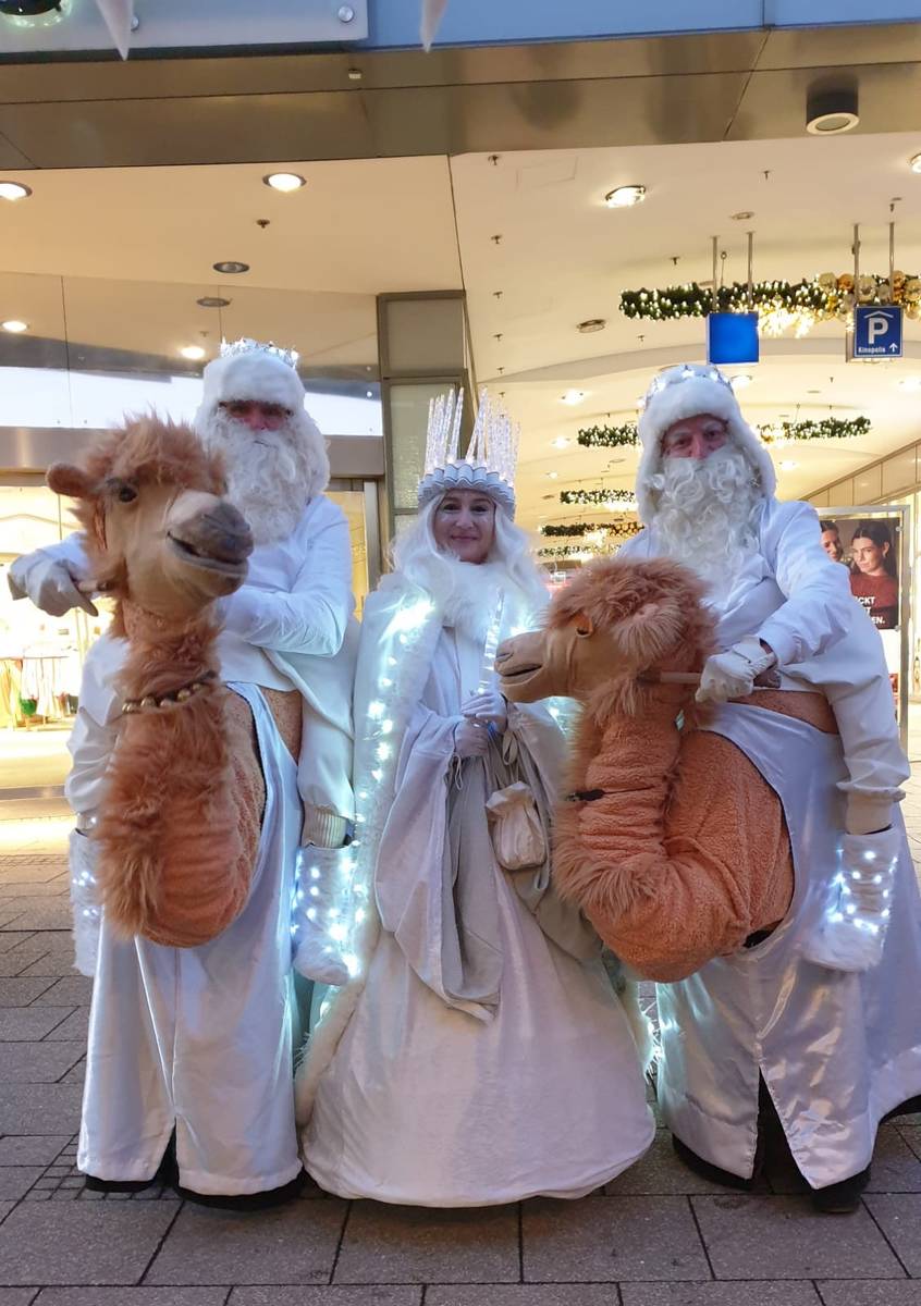 Weihnachtsstelzenfiguren