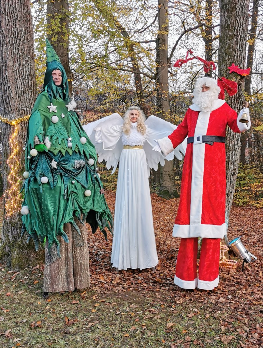 Weihnachtsstelzenfiguren