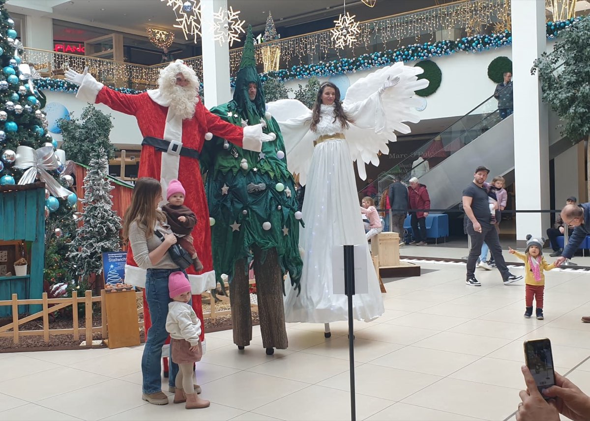 Weihnachtsstelzenfiguren