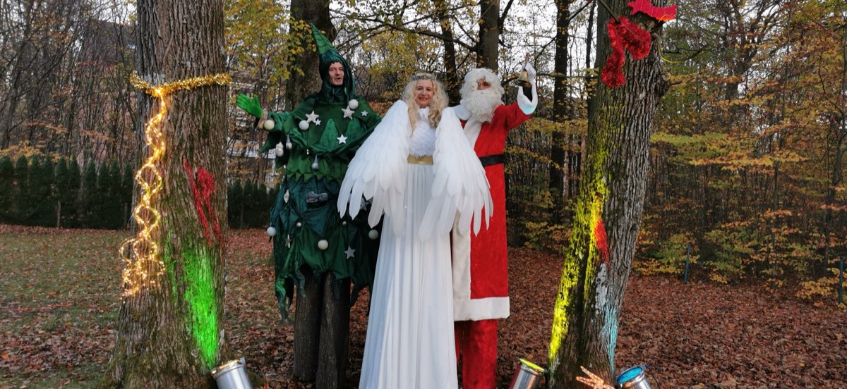 Weihnachtsstelzenfiguren