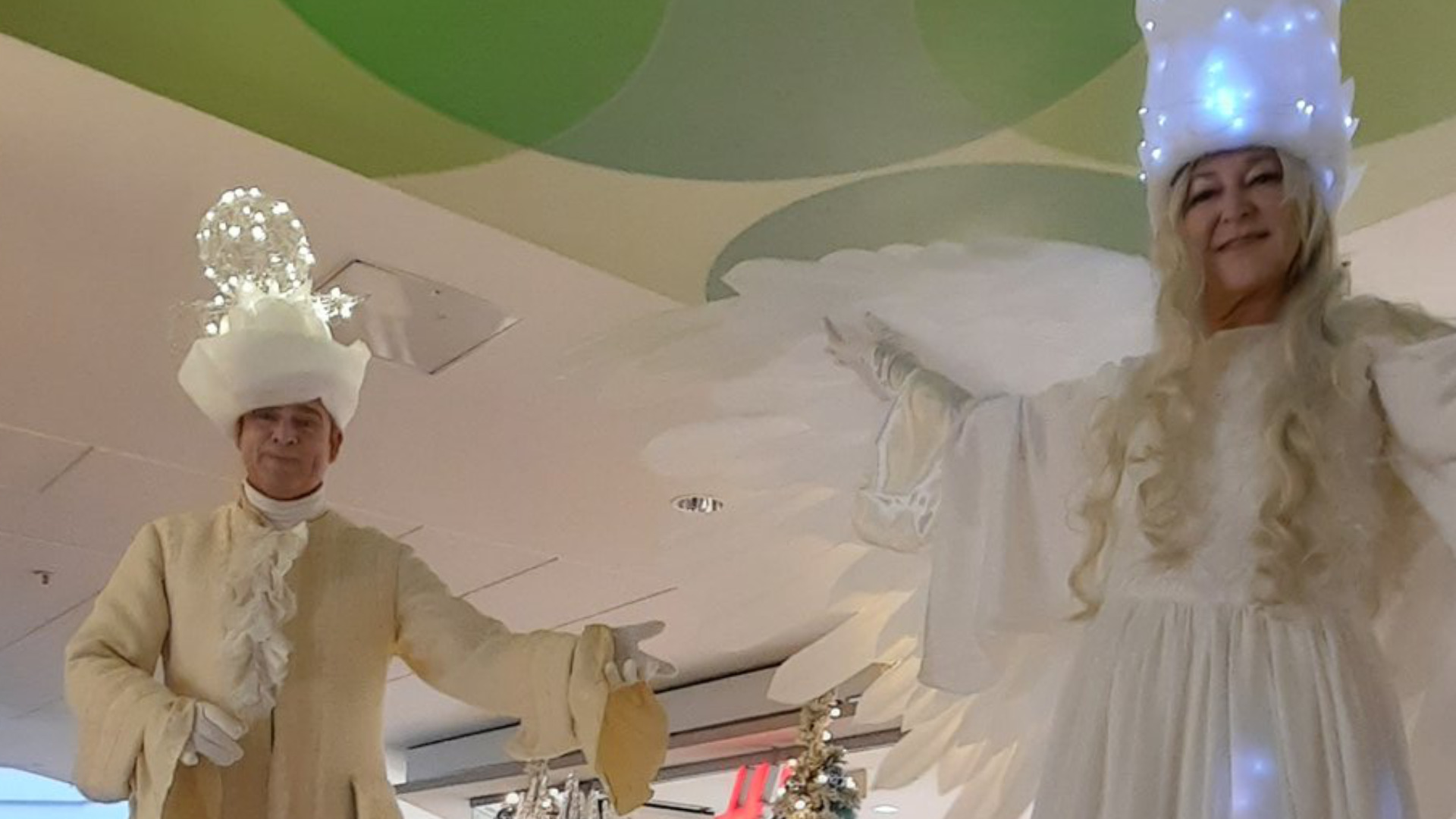 Weihnachtsstelzenfiguren